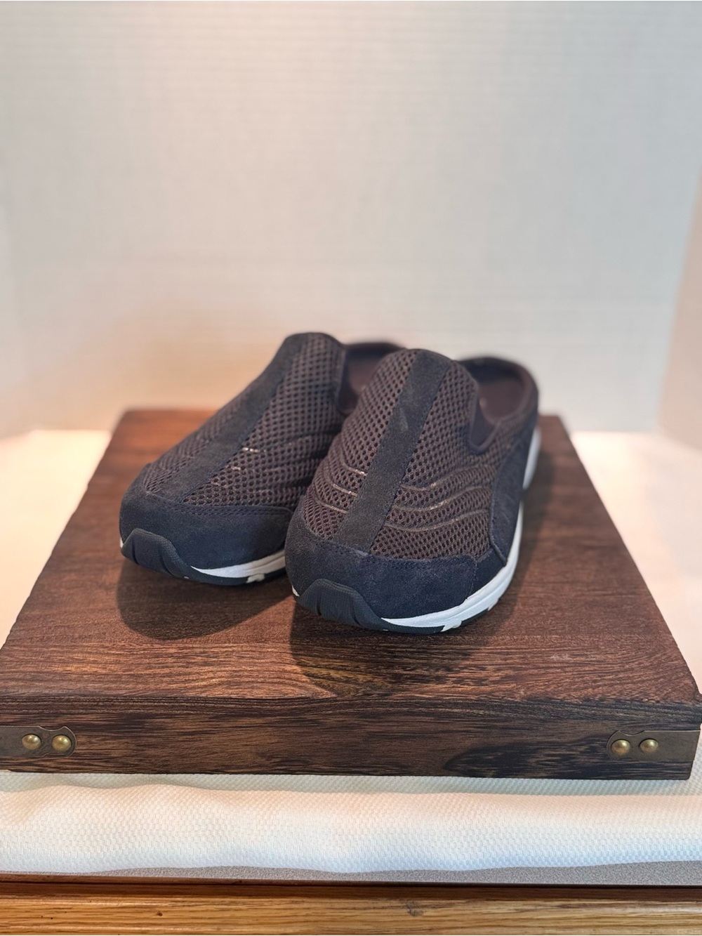 Easy Spirit TravelTime Black Mesh Mule Clogs 10W